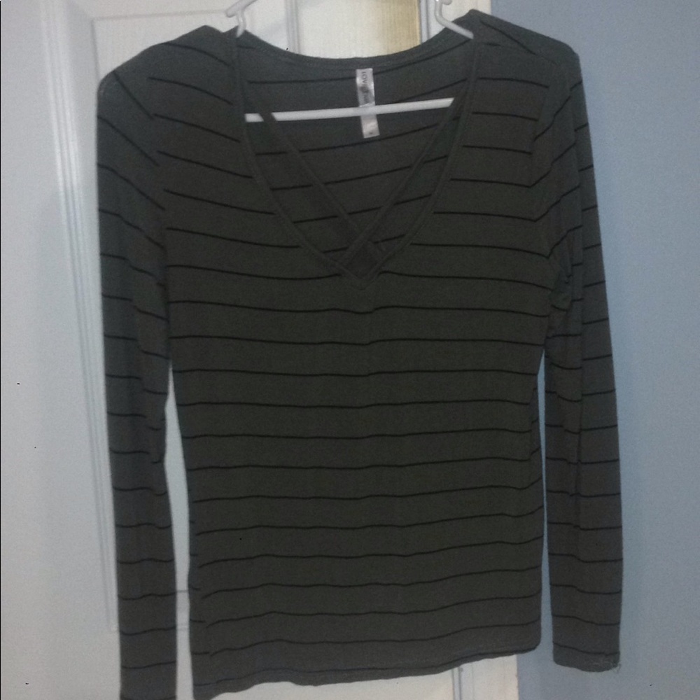 Long sleeve dark green criss cross shirt